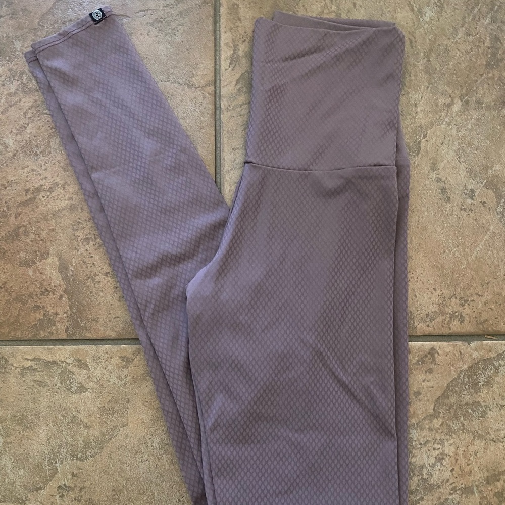 Onzie XS diamond pattern leggings
